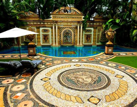 villa versace soldi spesi|versace house.